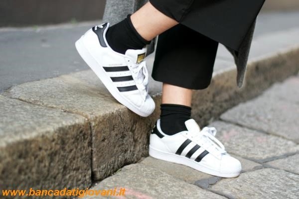 Adidas Superstar Bianche E Nere Indossate