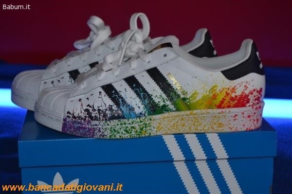 Adidas Superstar Bianche Con Schizzi Di Colore