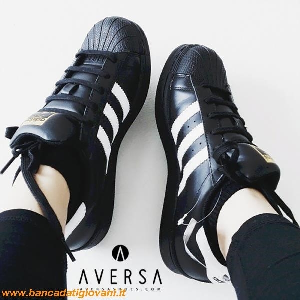 Adidas Superstar Black Outfit